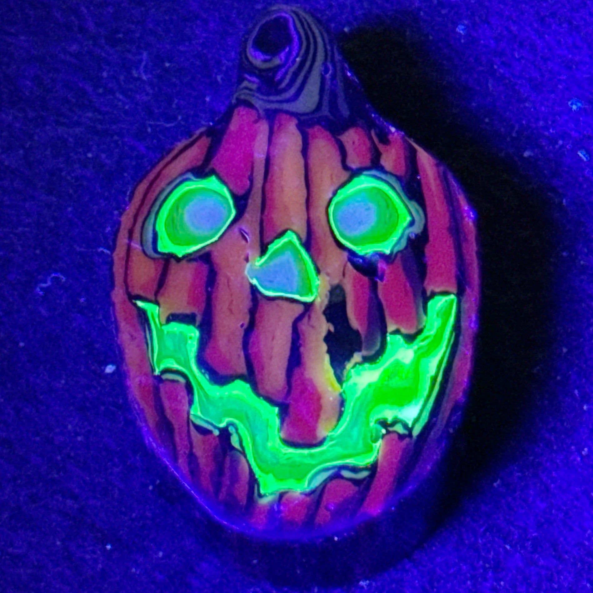 Stephen Boehme UV Jack O' Lantern Paperweight – Mille Mafia